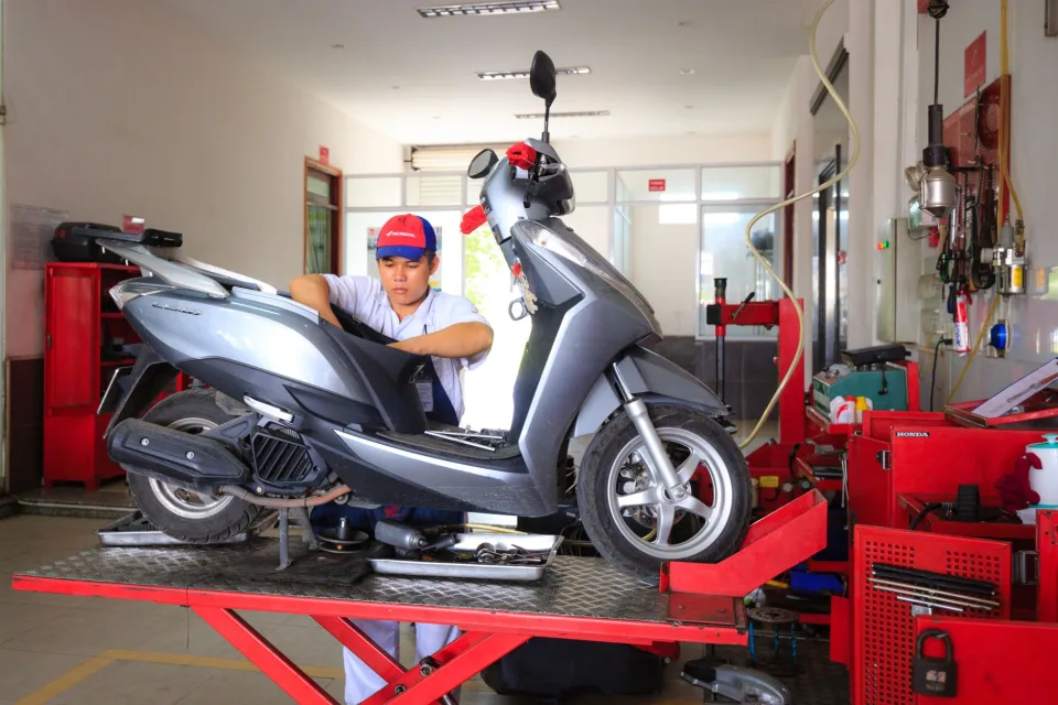 Mặt tiền tiệm sửa xe